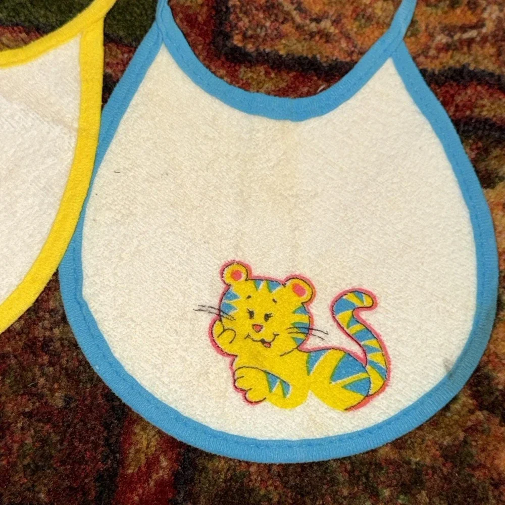 PR Vintage 1980s Baby Bibs Lion Tiger Graphic Prop